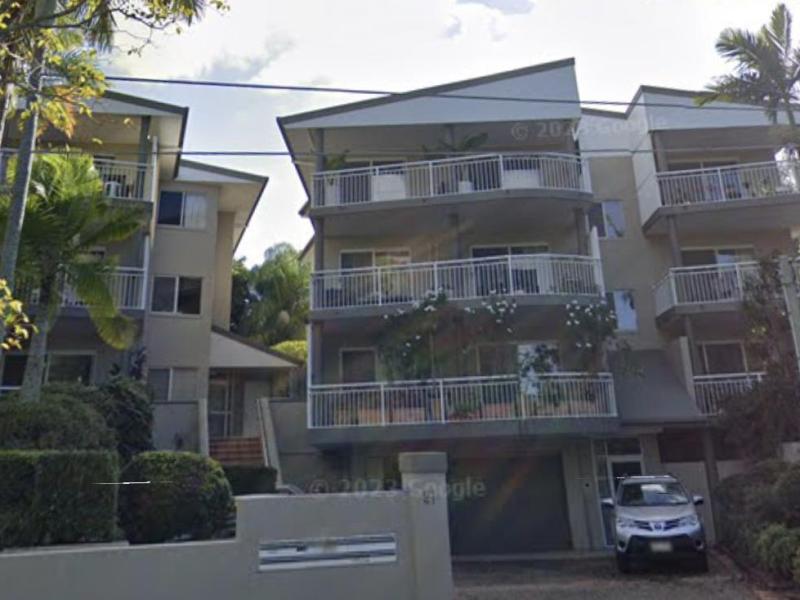 En suite room with access to garden in riverfront apartment