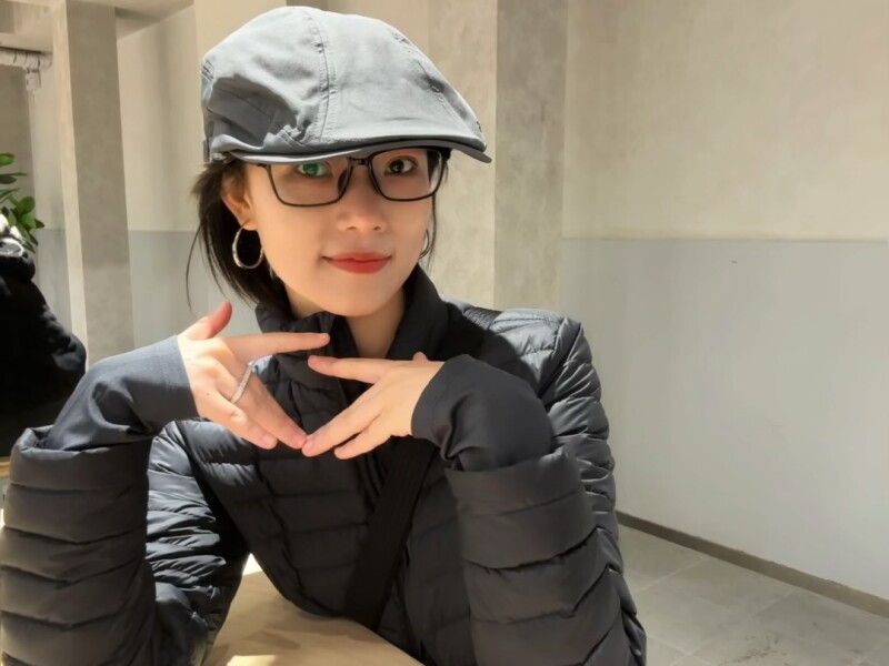  I'm Elyn from China. I'm tidy and quiet, seeking an 8-week homestay in Brisbane. 