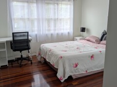 Homestay in Holland Park West
