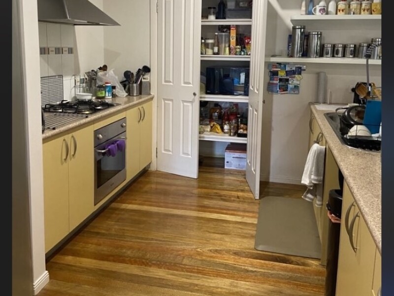 I have 1 room available, close to public transport kist 8min. Walk . It’s fully furnish. Thanks