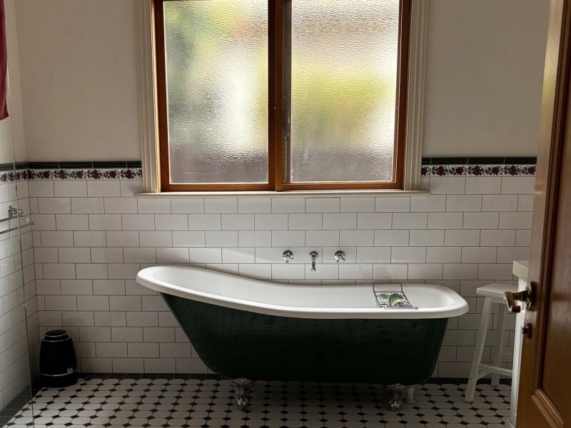 Main Shared Bathroom Photo 1