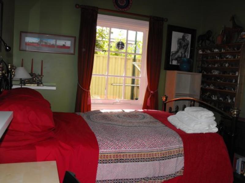 Centre bedroom