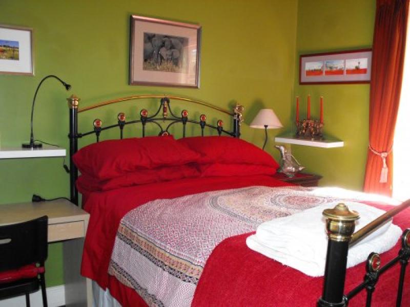 Centre bedroom