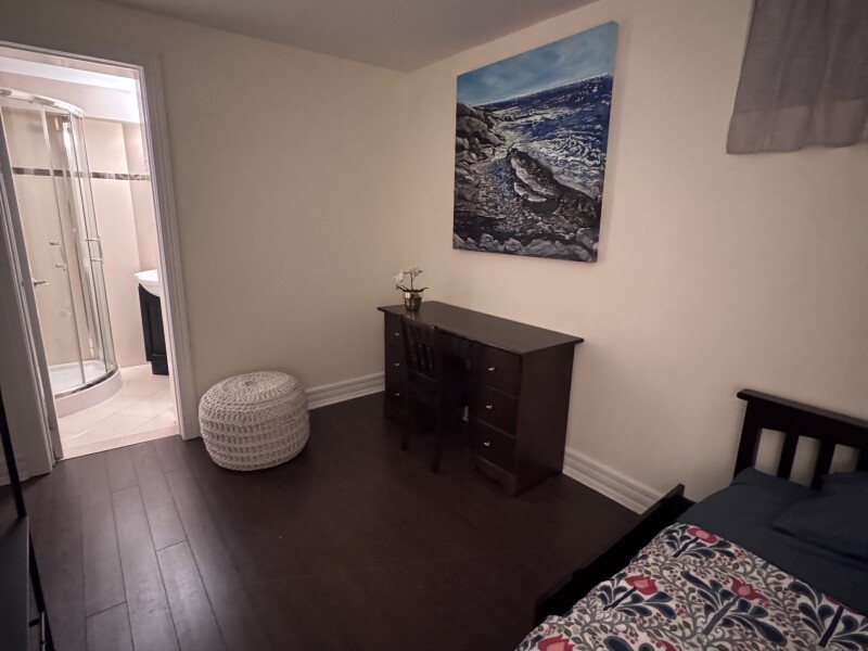 Huge spacious private room with your own ensuite 3-piece bathroom