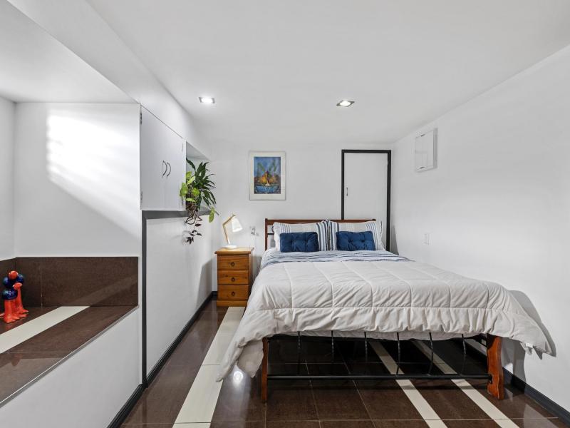 Private Queen Room plus single and a double room available too