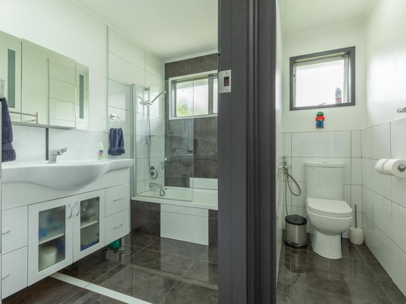 spacious bathroom and seperate toilet and shower room