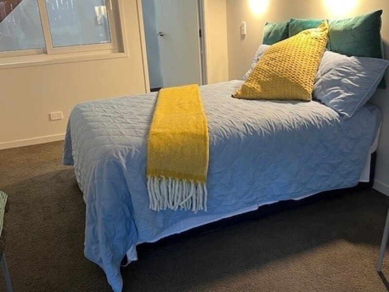 furnished  1 bedroom self contained unit, $400 per week