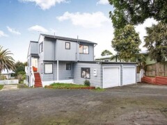 Homestay in Westgate, Auckland