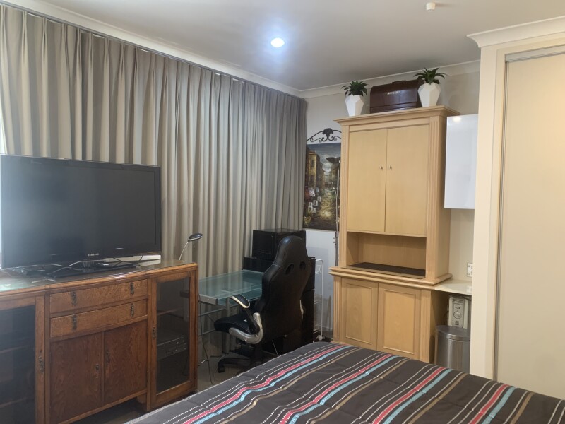 Full ensuite and large room for one person