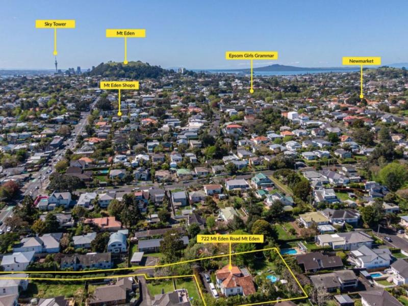 Our home with reference points. 10min on a bus to town and the bus stop is right outside driveway.