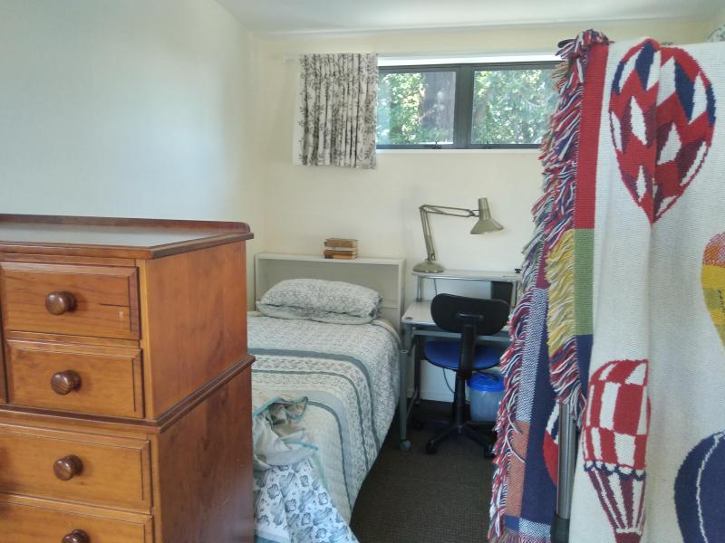 alcove for short term set up for study warm and private 
