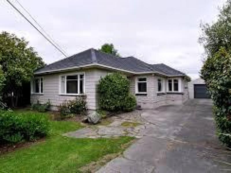 Street view of the home.