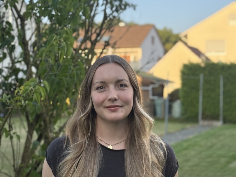 Laura, Germany, student, $350 per week